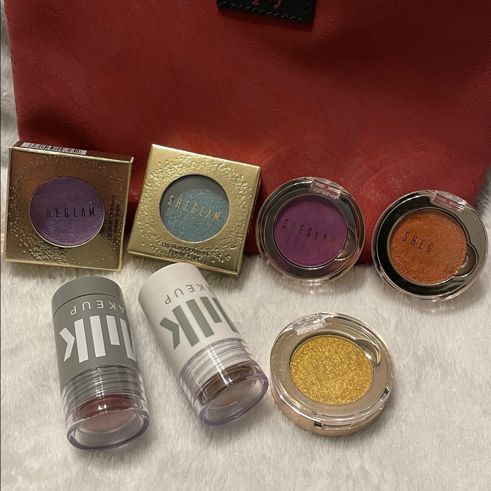 Makeup bundle Ipsy , milk , eyeshadow